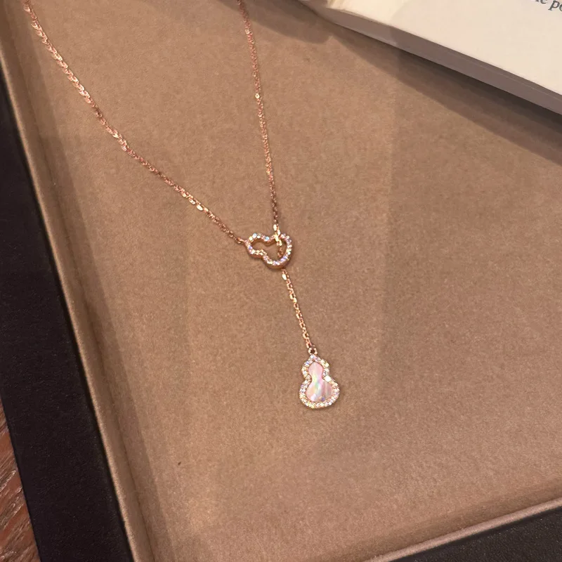Gourd Pink Fritillary Pendant Women's Clavicle Chains Good Fortune Wealth Jewelry Necklaces Chinese Lucky Hollow Gourd Design
