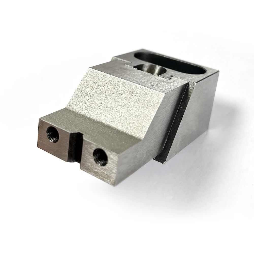 مركز التصنيع باستخدام الحاسب الآلي بمشبك Ok في اتجاه واحد، مشبك الضفدع في اتجاه واحد، قالب CNC، ملزمة دقيقة متعددة المحطات مضادة للاعوجاج، M8/M10/M12