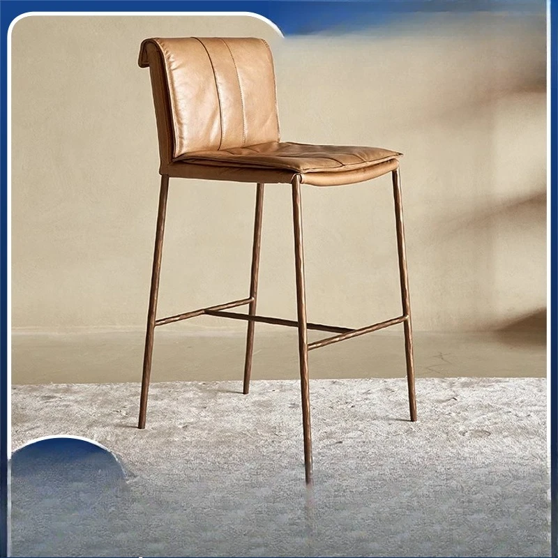 كرسي بار وابي، طبقة أولى من الجلد المزخرف بفن الصلب في العصور الوسطى، كرسي بار، جزيرة مصممة