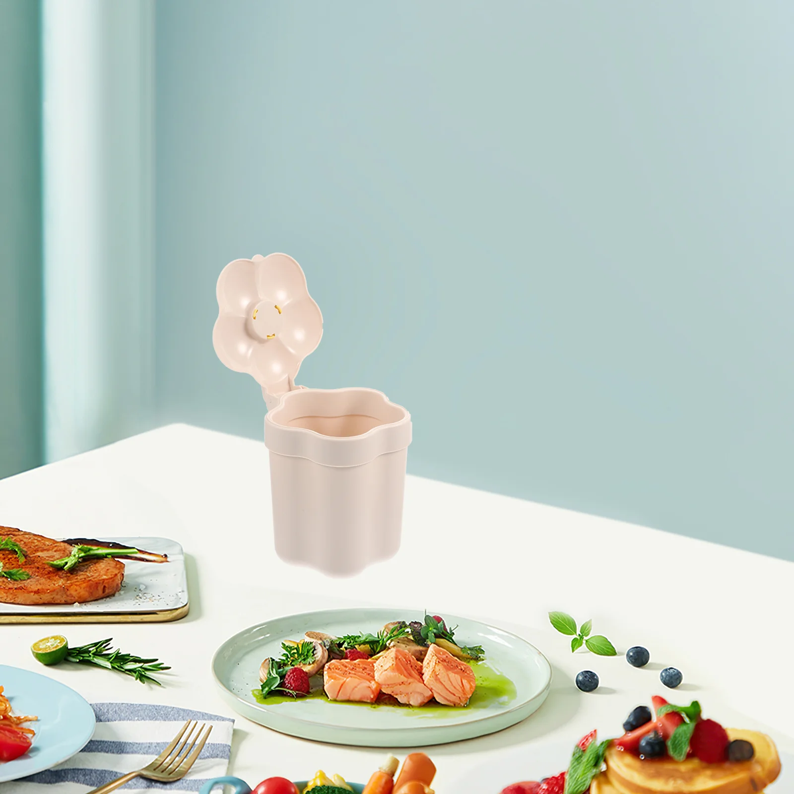 

1 Unit Small Trash Can with Lid Flower Style Decorative Desktop Garbage Bin for Living Room Bedroom Office Mini Wastebasket