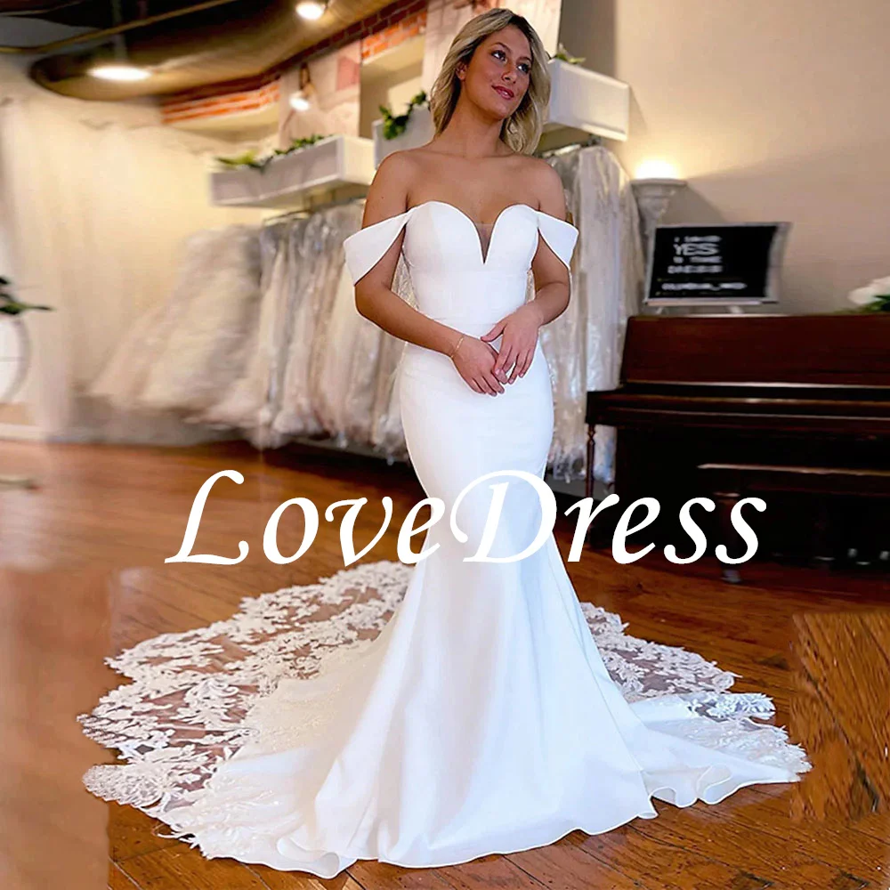 Lovedress ชุดเดรสแต่งงานคอวีหรูหราสำหรับเจ้าสาวปักลูกไม้เสื้อคลุมภาพลวงตาแขนกุดเรียบง่ายสะพายไหล่