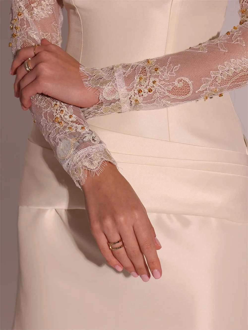 Contessa Customized Beige Beaded Lace Corset Prom Dresses Satin Strapless robes de soirée High-low Column Formal events dress