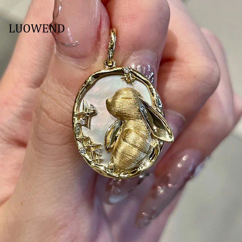 

LUOWEND 100% 18K Yellow Gold Pendant Cute Rabbit/Deer Shape Natural Diamond&Fritillary Necklace Pendant for Women Fine Jewelry