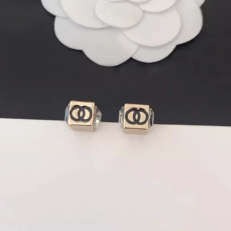 منتج جديد: السكر والماس، شخصية، راقية، فاخرة خفيفة، نرد مربع جديد، أقراط، أنثى