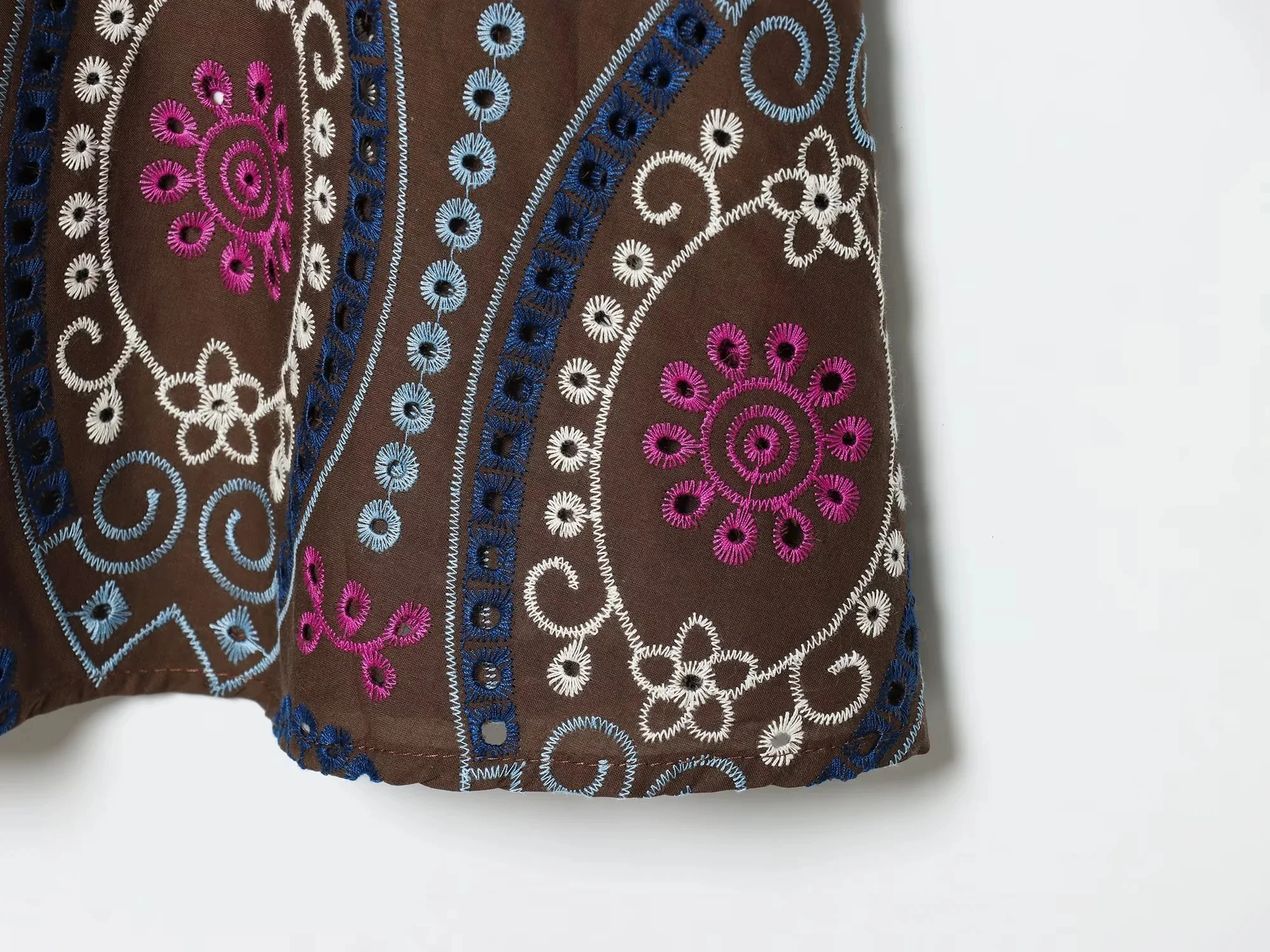 KONDALA Vintage Damen Urlaubs-Blumenanzug Stickerei Ausgehöhltes Ärmelloses Oberteil Langer Reißverschluss-Rock Mode 2026 Sommer Boho Sets – Detail 17