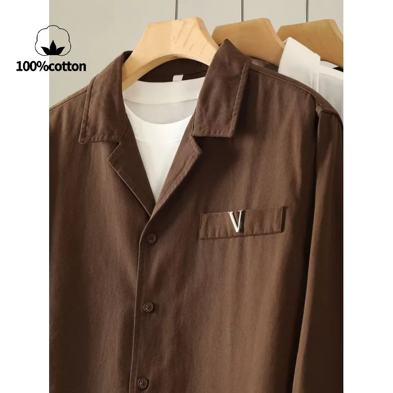 

Винтажная рубашка с кубинским воротником и длинными рукавами Old Money, одинарным карманом и металлическими акцентами | Серия городского отдыха