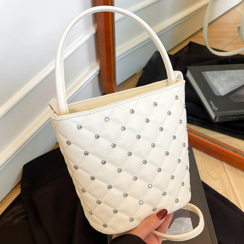 

Fashion Women's Bucket Bag Summer Rivet Versatile Crossbody Bags Exquisite Casual Handbags Korean Commuting Shoulder Pack