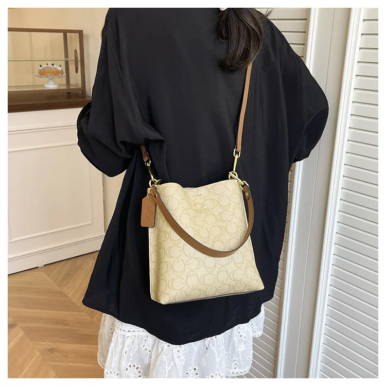Trendy bucket crossbody tas 2025, nieuw voor dames, modieuze schoudertas met retroprint, lichtgewicht draagtas voor dagelijks gebruik