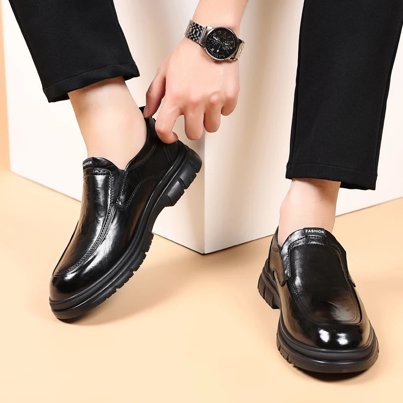 Autumn Men's Fashionable Leather Comfortable Business Casual Leather Shoes Brand New Men's Thick Soled Soft Soled Banquet Shoes