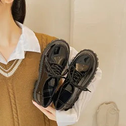 Zapatos Derby para mujer, zuecos con plataforma, calzado femenino, estilo británico, punta redonda, enredaderas de cuero, vestido Retro Preppy de verano, nueva cruz H
