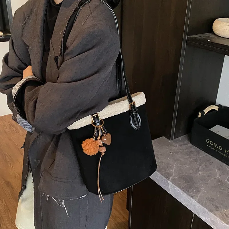 New Textured Casual Top Handle Bag Vintage Plush Large Capacity Bucket Bag Suede Simple and Versatile Storage Bags for Women