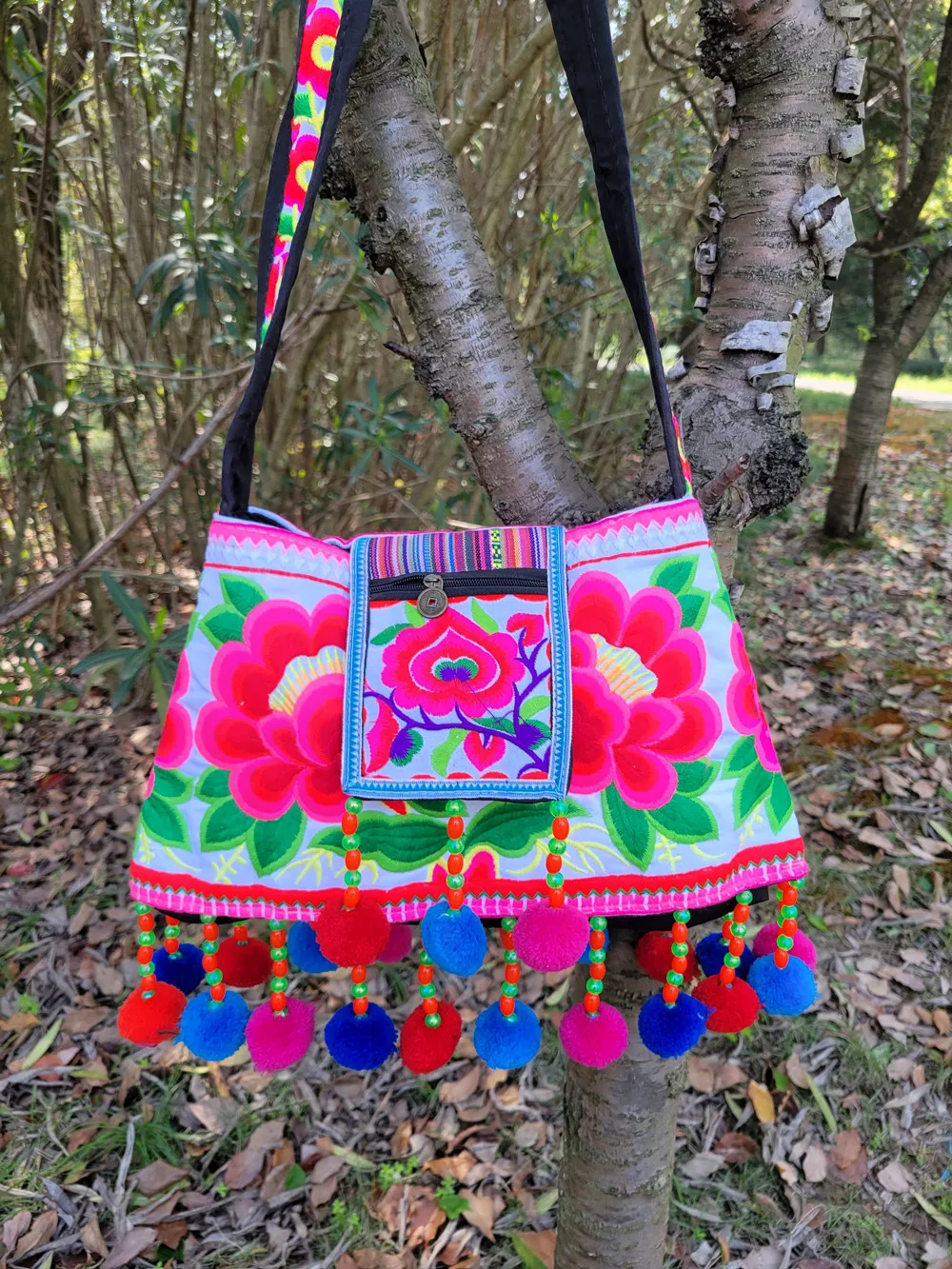 Hnong Embroidered Bags for women Vintage canvas bag Handmade pompon Ethnic bags women Crossbody Bag Female bag