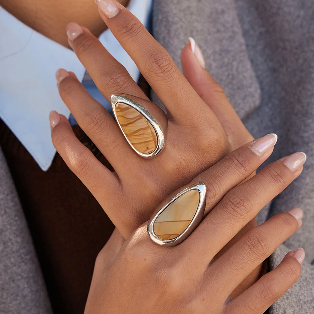 

Vintage Personality Wood Grain Stone Ring Women Exaggerated Stainless Steel Colorfast Rings Light Luxury Unique Niche Jewelry