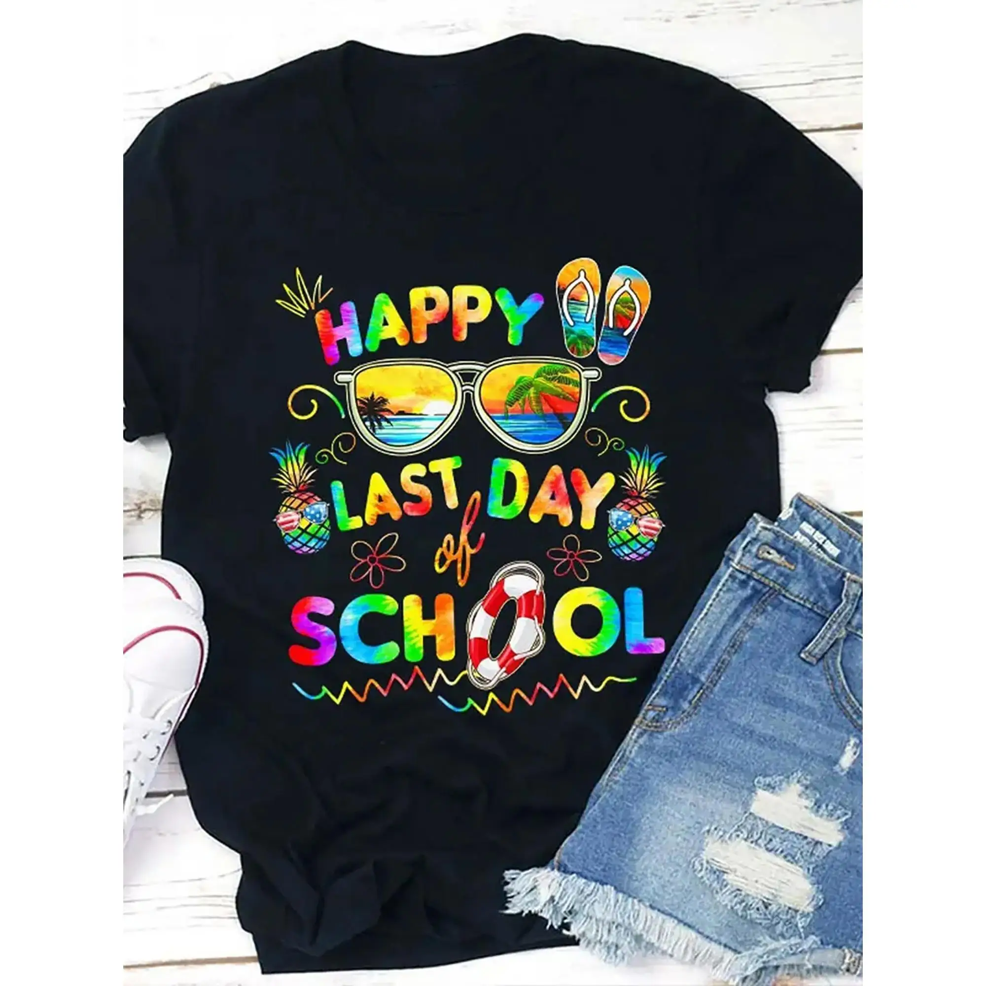 

1pc Women's "Happy Last Day of " Graphic T-Shirt - Vibrant Summer Beach Scene with Fashion Glasses, Flip Flops & Palm Trees