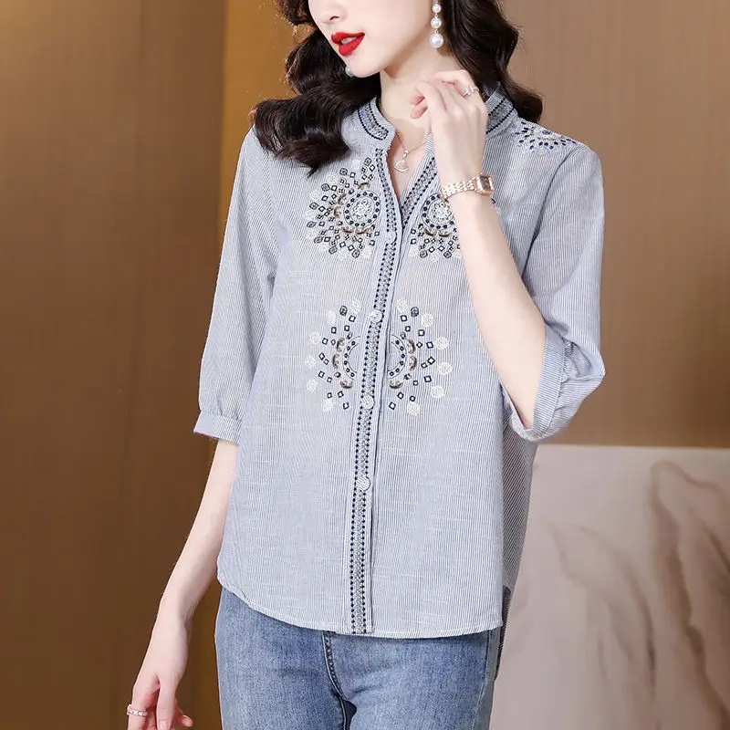 Imagem -02 - Chique Bordado Listrado Simples Casual Solto Camisas para as Mulheres Elegante Moda Vintage Meia Manga Senhoras Topos Blusas Clothes2023