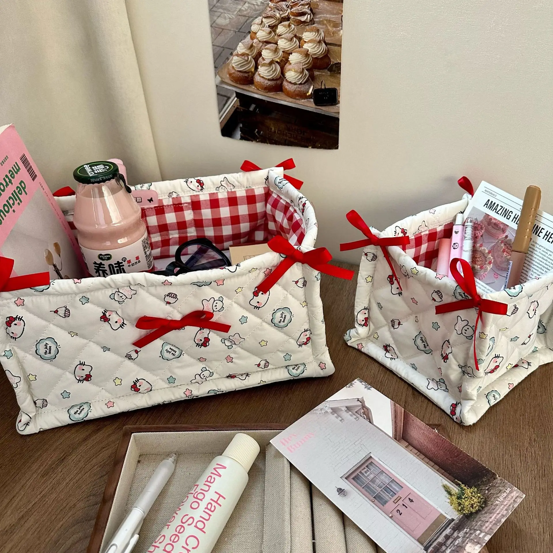 Linda cesta de almacenamiento de escritorio Hello Kitty, apariencia de alta calidad, perfecta para guardar aperitivos y artículos diversos