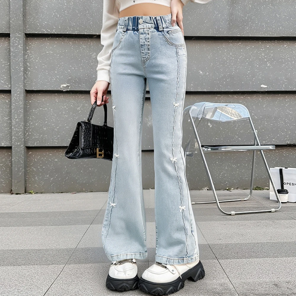 女の子の夏のファッションジーンズ蝶新しい Arrvial キッズヴィンテージタイトデニムフレアパンツ十代のスリムズボン