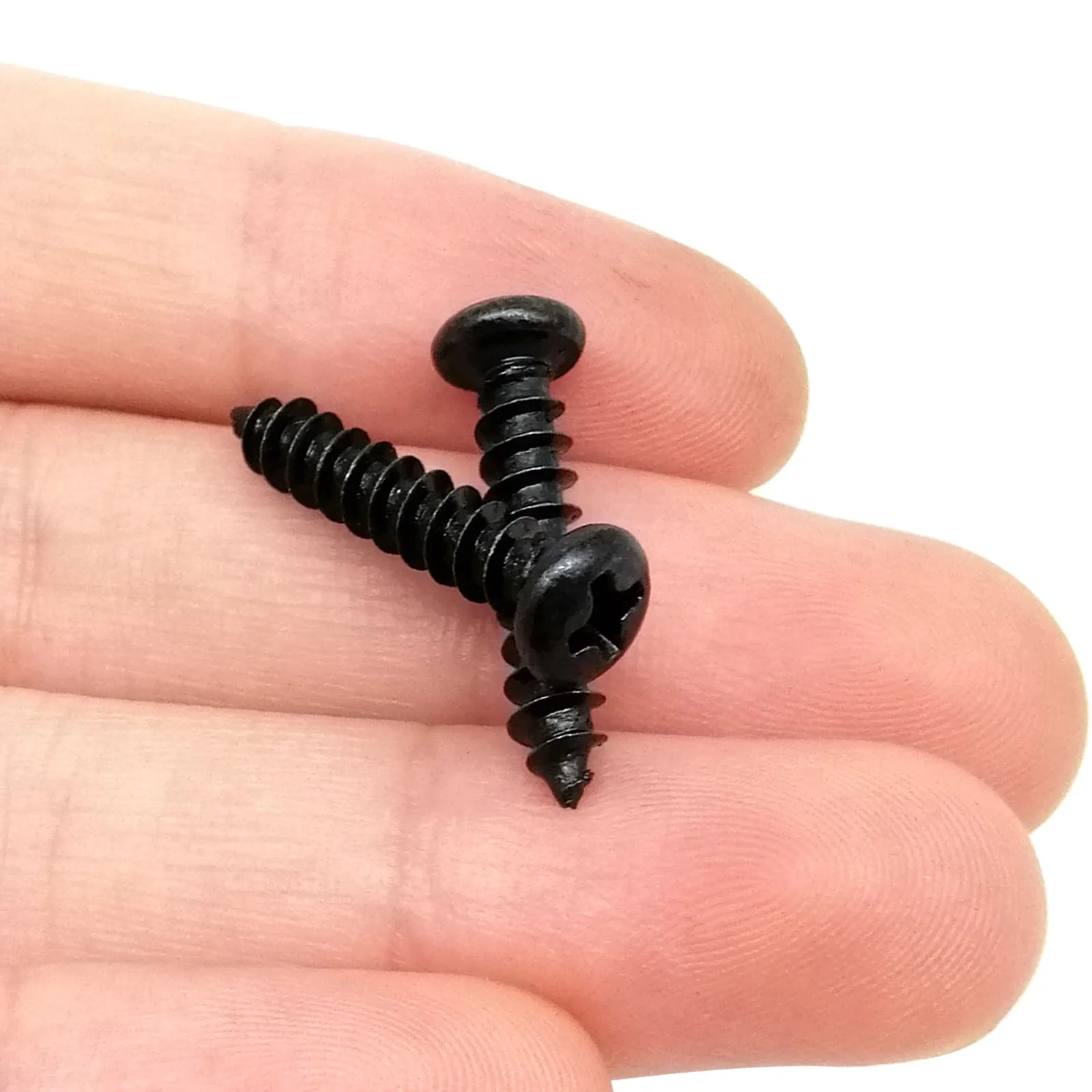 50/100 قطعة M1 M1.2 M1.4 M1.7 M2 M2.3 M2.6 M3 M3.5 M4 الأسود الصلب الصغيرة فيليبس عموم رئيس الصليب مستديرة رئيس الذاتي التنصت الخشب المسمار
