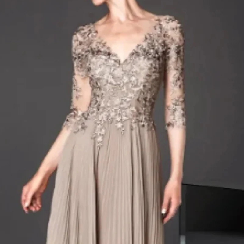 Elegant mother-in-law banquet V-neck evening dress, noble aura, queen lace pleated ball gown, performance long style image 4
