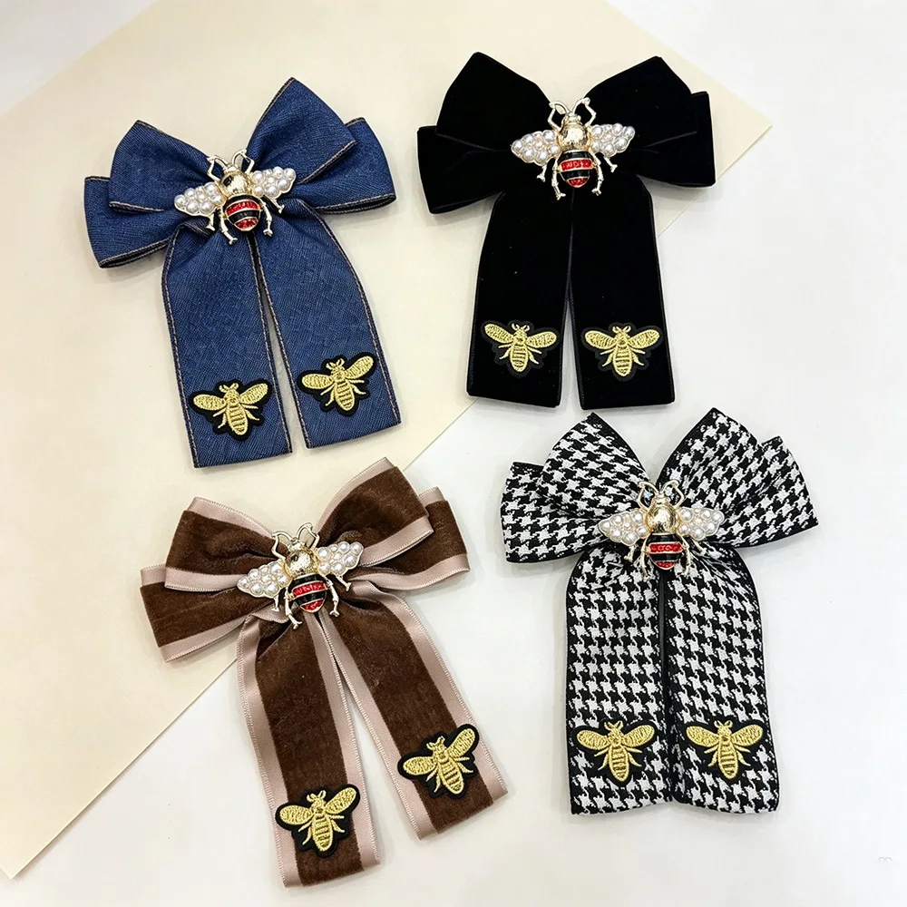 New Arrival Women's Velvet Bee Bow Brooch Alloy Lapel Pins for Coat Dress Autumn Winter Party Office Daily Elegant Jewelry