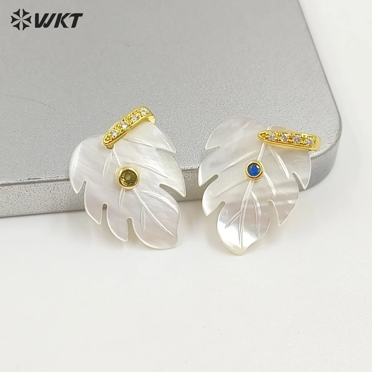 WT-JP487 Factory Wholesale Colorful Zircon And Shell Leave Shape Women Gold Pendants For Simple Style Necklace Decoration