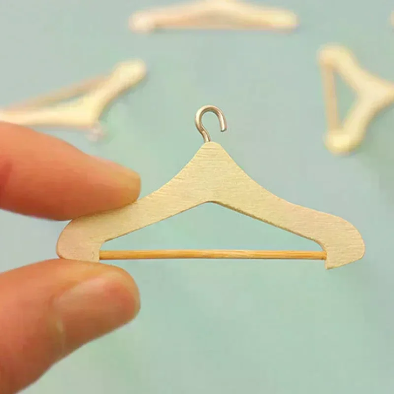 1Pc 1/12 Casa delle bambole in miniatura Gancio in legno Modello Accessori per mobili per la casa delle bambole Decor Bambini Giochi di imitazione Giocattoli Regalo