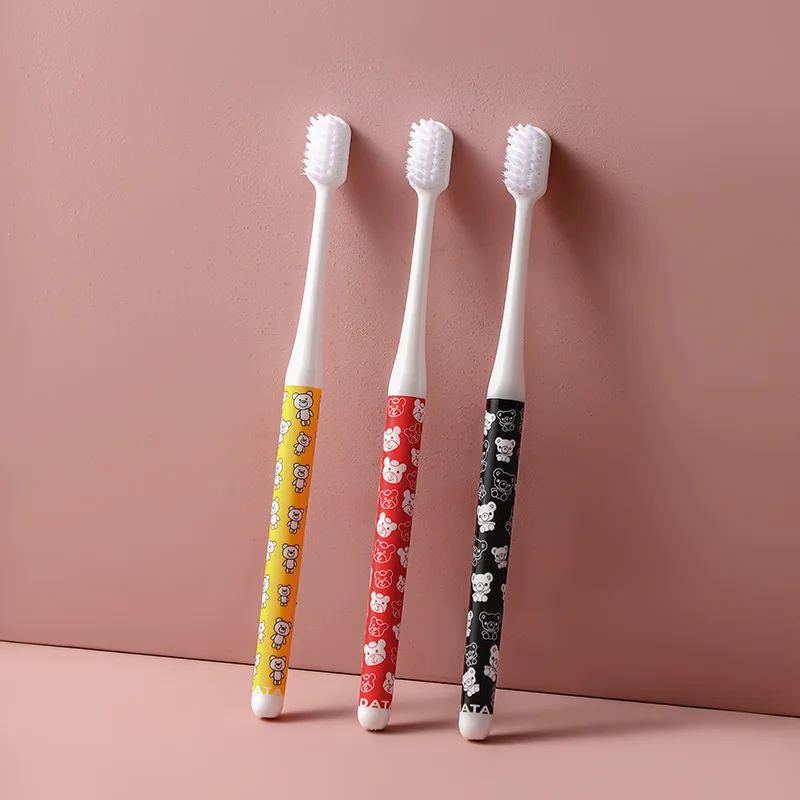 Brosse à dents de dessin animé créatif pour enfants et adultes, poils en nylon, petite tête d'ours, protection des gencives souples, outil de livres de dents profondes