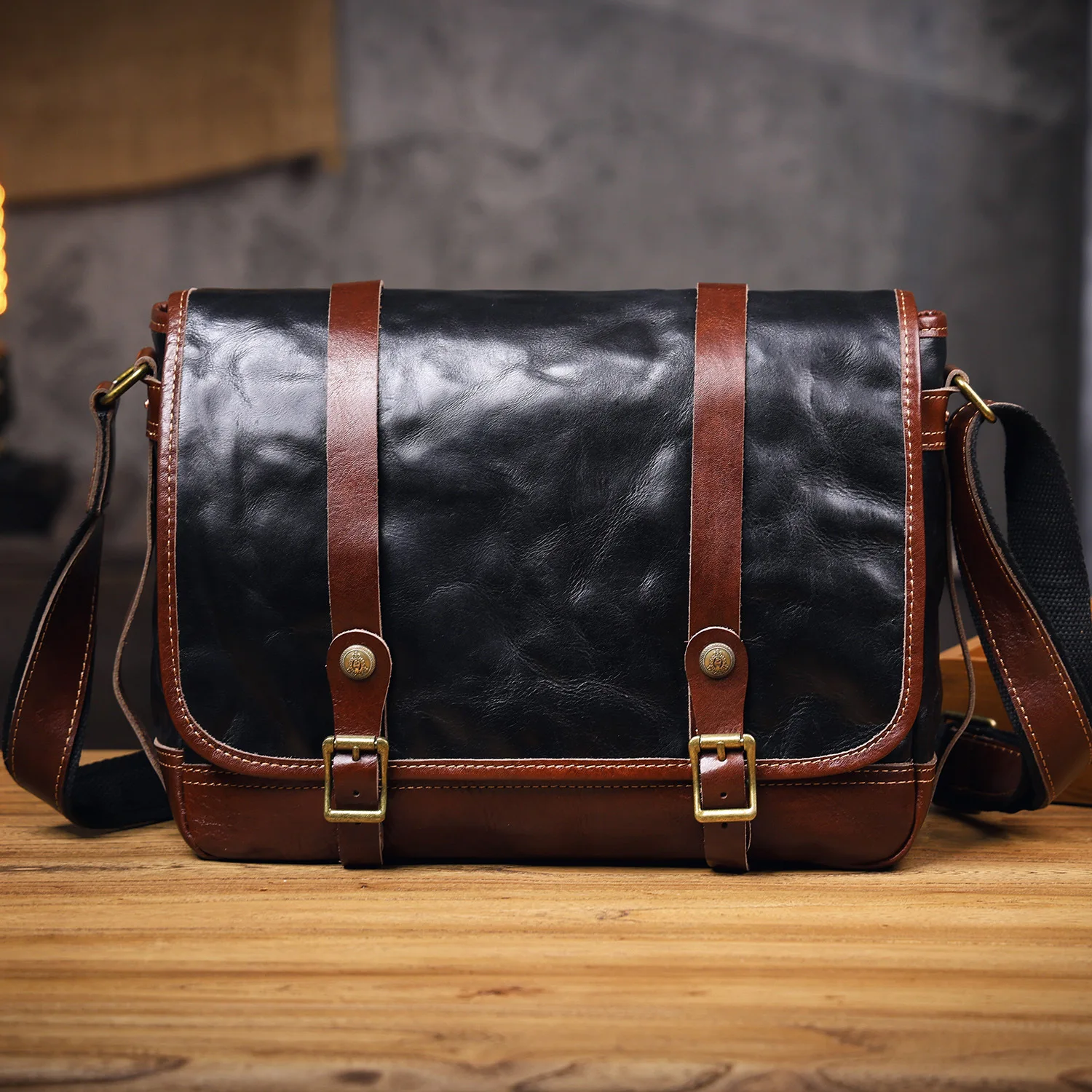 casual designer handmade genuine leather men's messenger bag outdoor travel luxury cow leather large-capacity shoulder bag