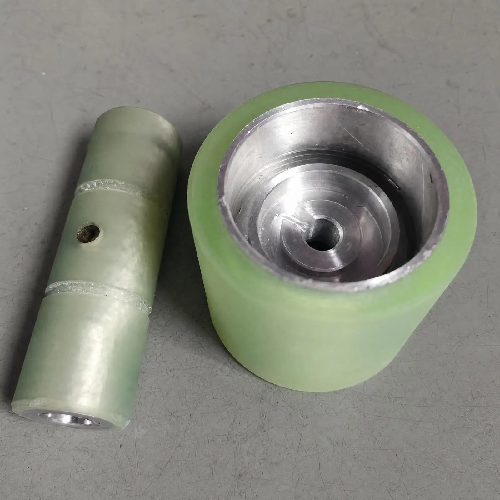 Sewing Machine Strip Pulling Wheel Replacement Rubber Roller with Metal Insert for Binding Equipment Feeding Grip