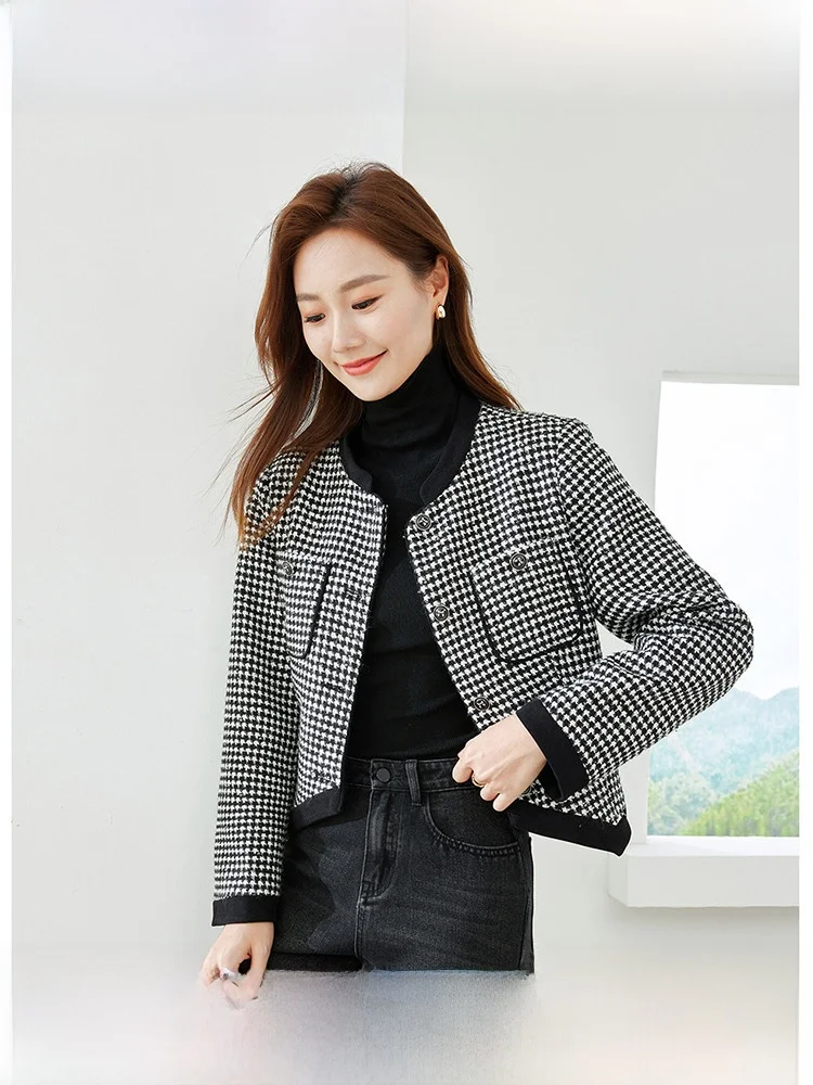 

Retro Black White Plaid Short Outerwear Women's Spring 2026 High End round Neck Thickened Warm Patchwork Top Ladies' Fashion