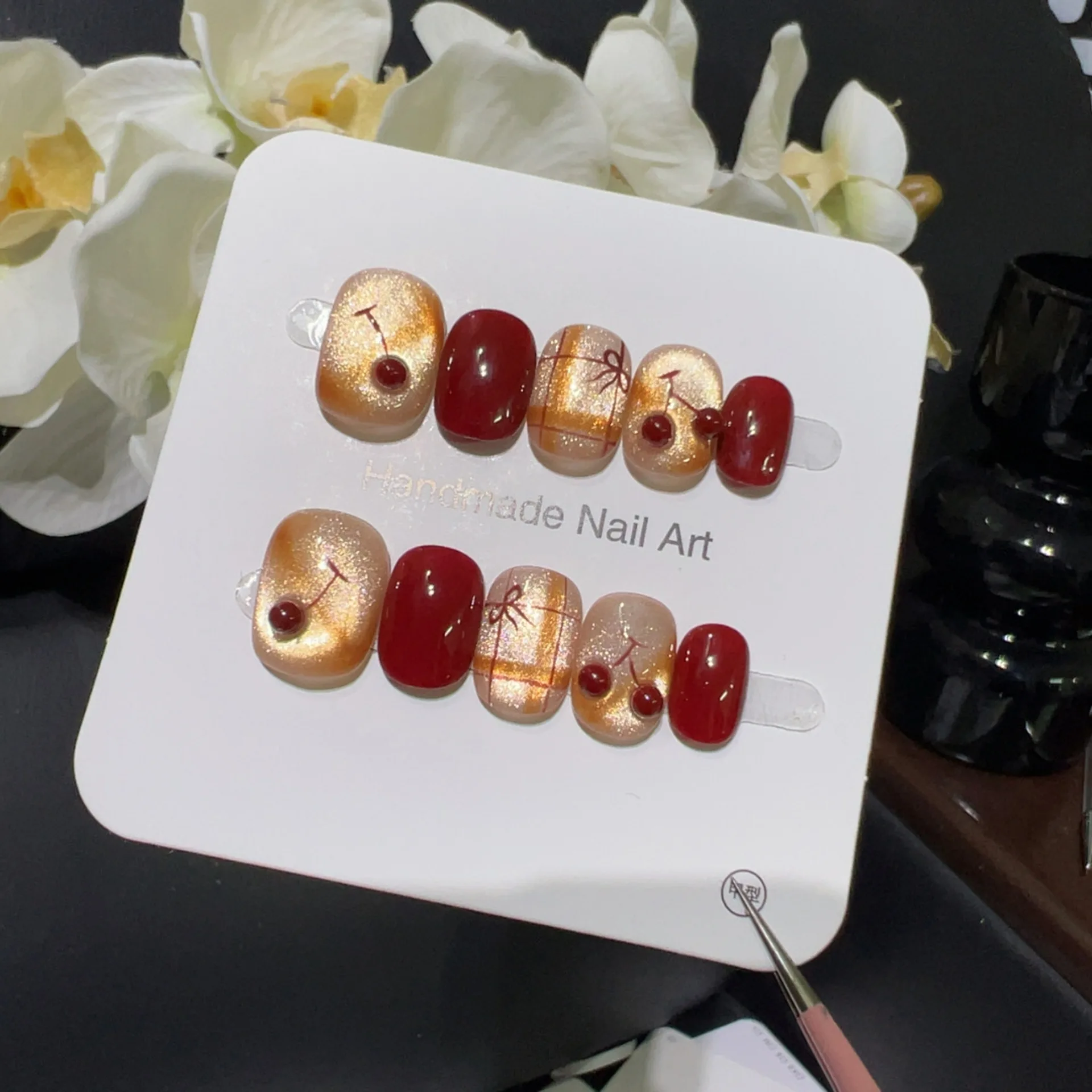 

10 шт., короткие накладные ногти ручной работы, красное золото, градиент, кошачий глаз, 3D, красная вишня, дизайн, милые, милые, накладные ногти, носимые ногти, подарок