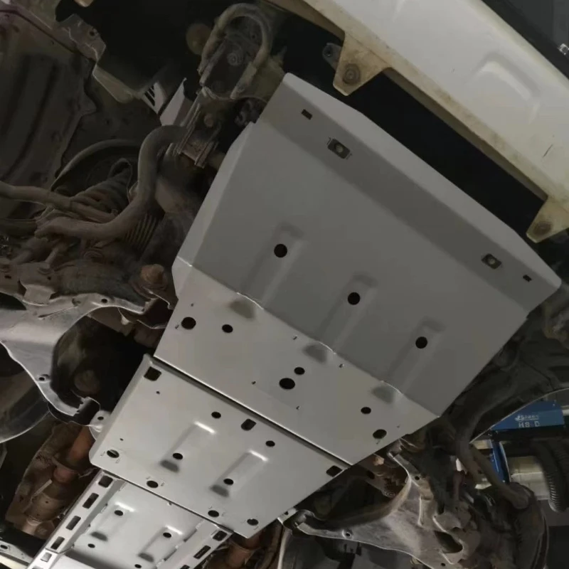 Suitable for Landcooluzer LC200 lower guard LC200 site guard engine chassis guard