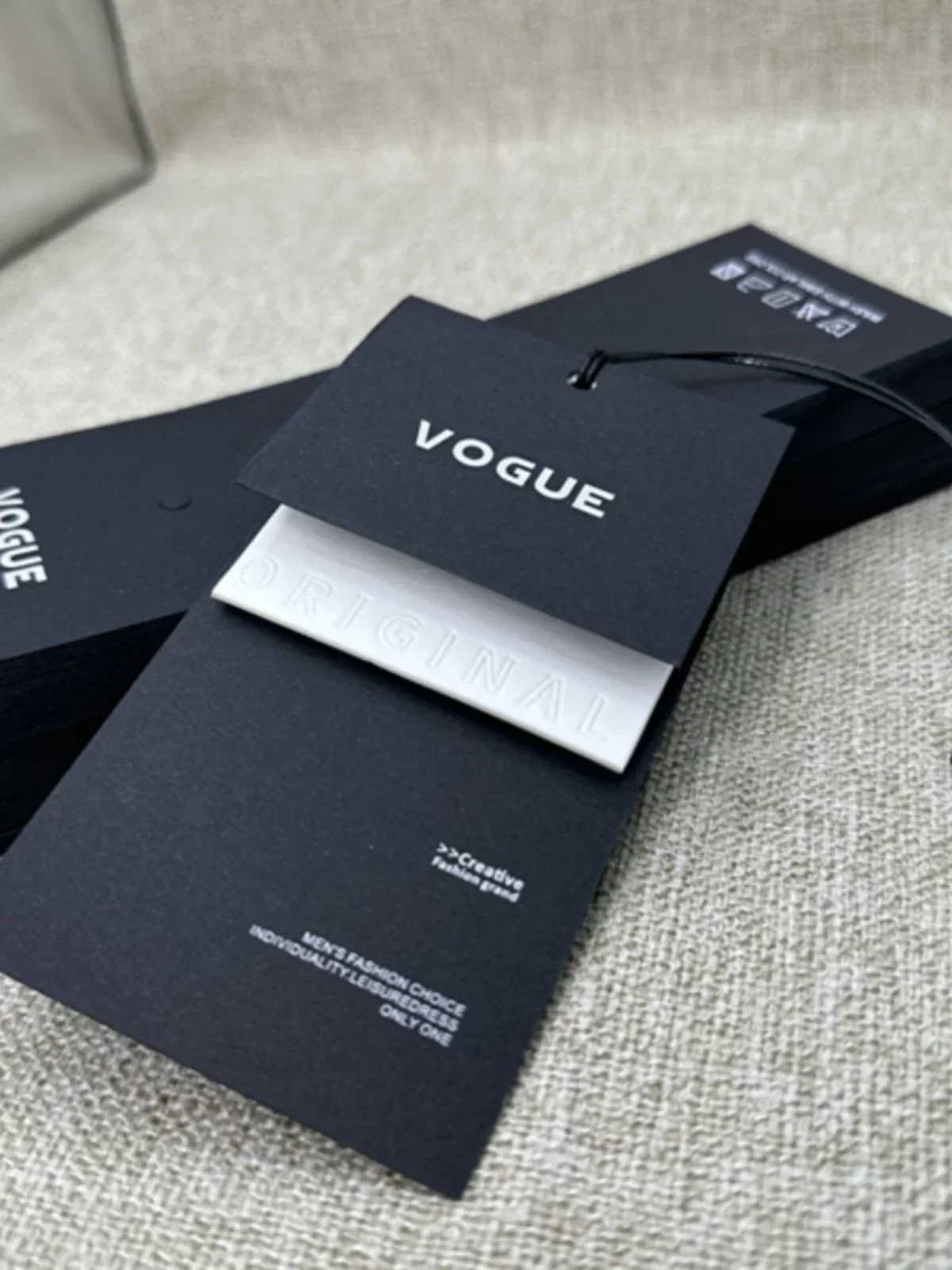 clothing universal hanging tag high-end embossing process thickened white card，Please contact us for customization