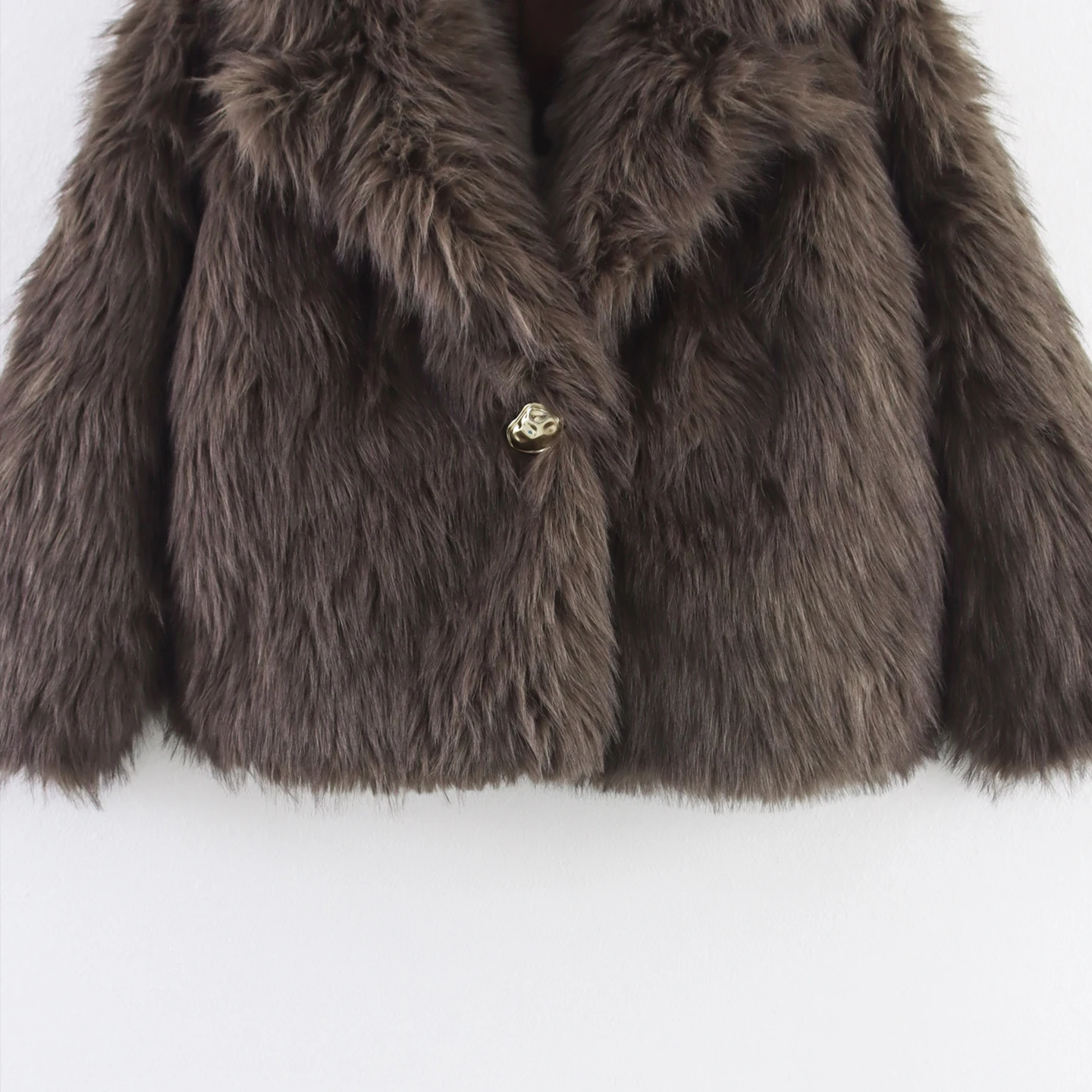 เสื้อโค้ทขนเฟอร์เทียมแฟชั่นผู้หญิงสไตล์ยุโรป รุ่นใหม่ประจำฤดูใบไม้ร่วงปี 2025  ทรงเข้ารูป สวมใส่ได้หลากหลายโอกาสในชีวิตประจำวัน