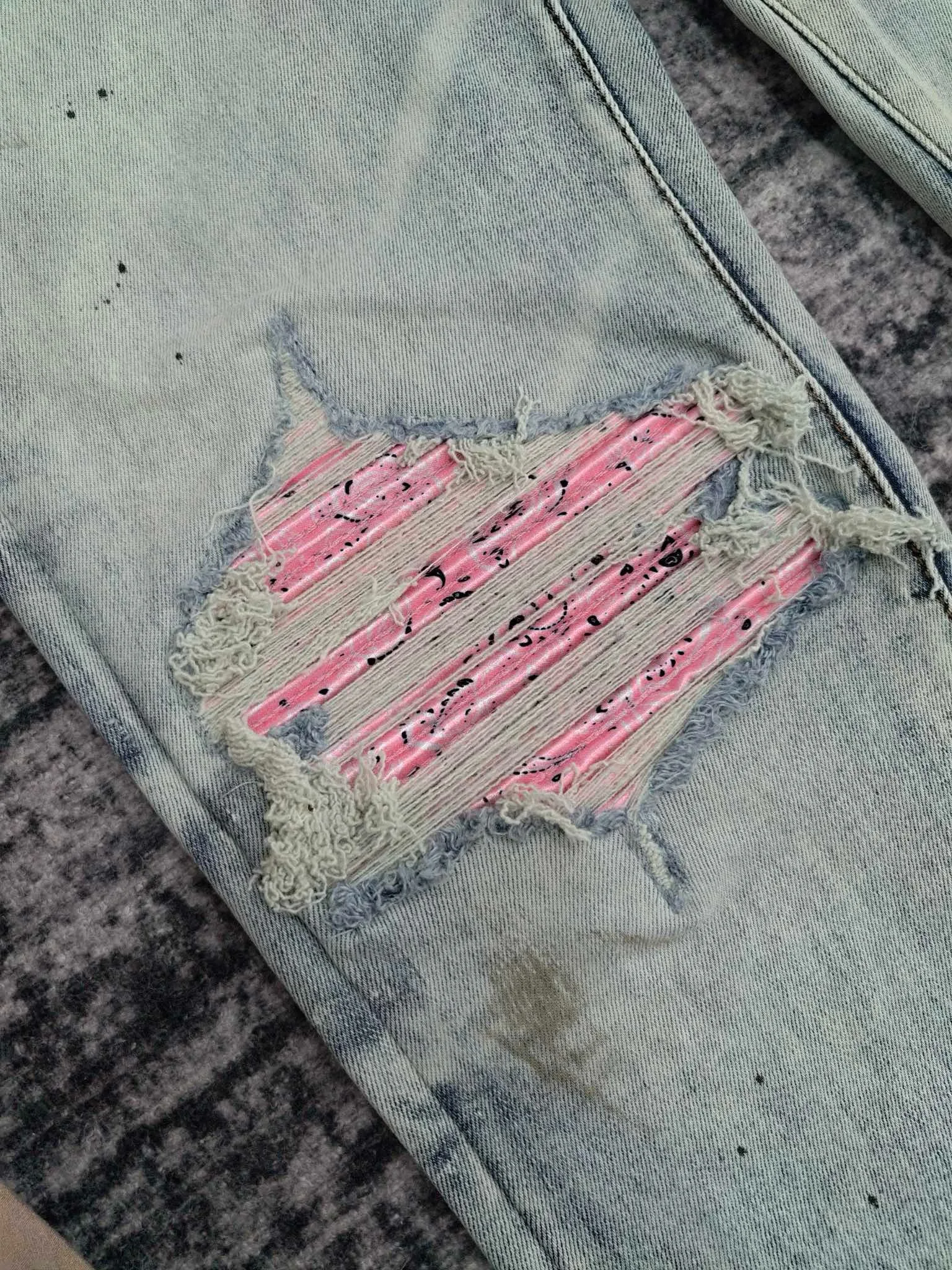 جينز رجالي متسخ ومغسول باللون الوردي مضلع #3