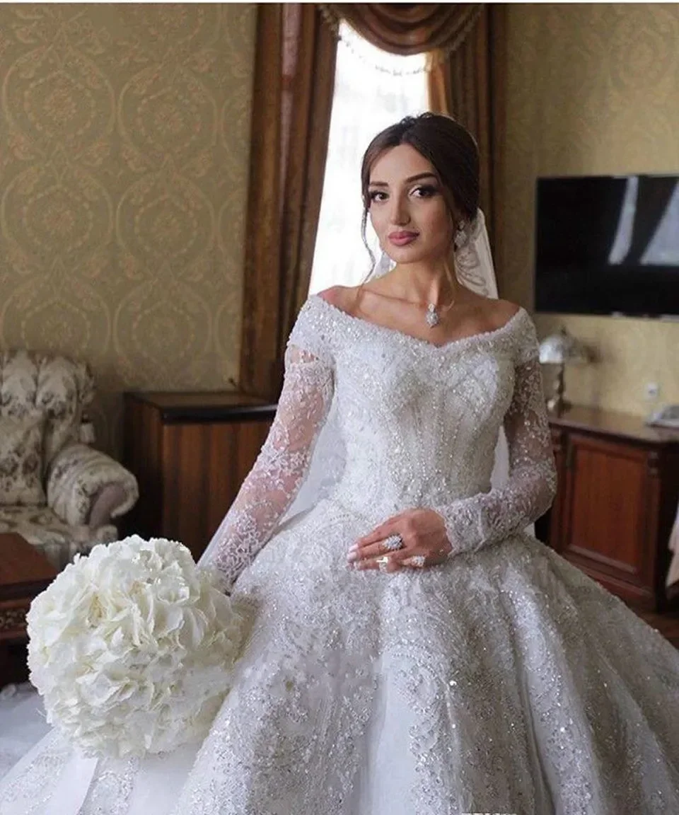 Luxury A-Line Lace Crystal Decal Women's Wedding Dress Sexy Sweetheart Long Sleeved Dubai Saudi Arabia Bride Dress Customized