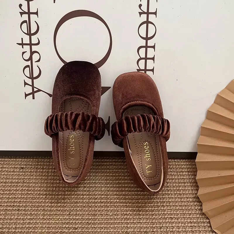 Kids Velvet Mary Janes Pleated Elastic Strap Soft Flat Non Slip Sole Three Color Vintage Girls Wedding Dress Footwear
