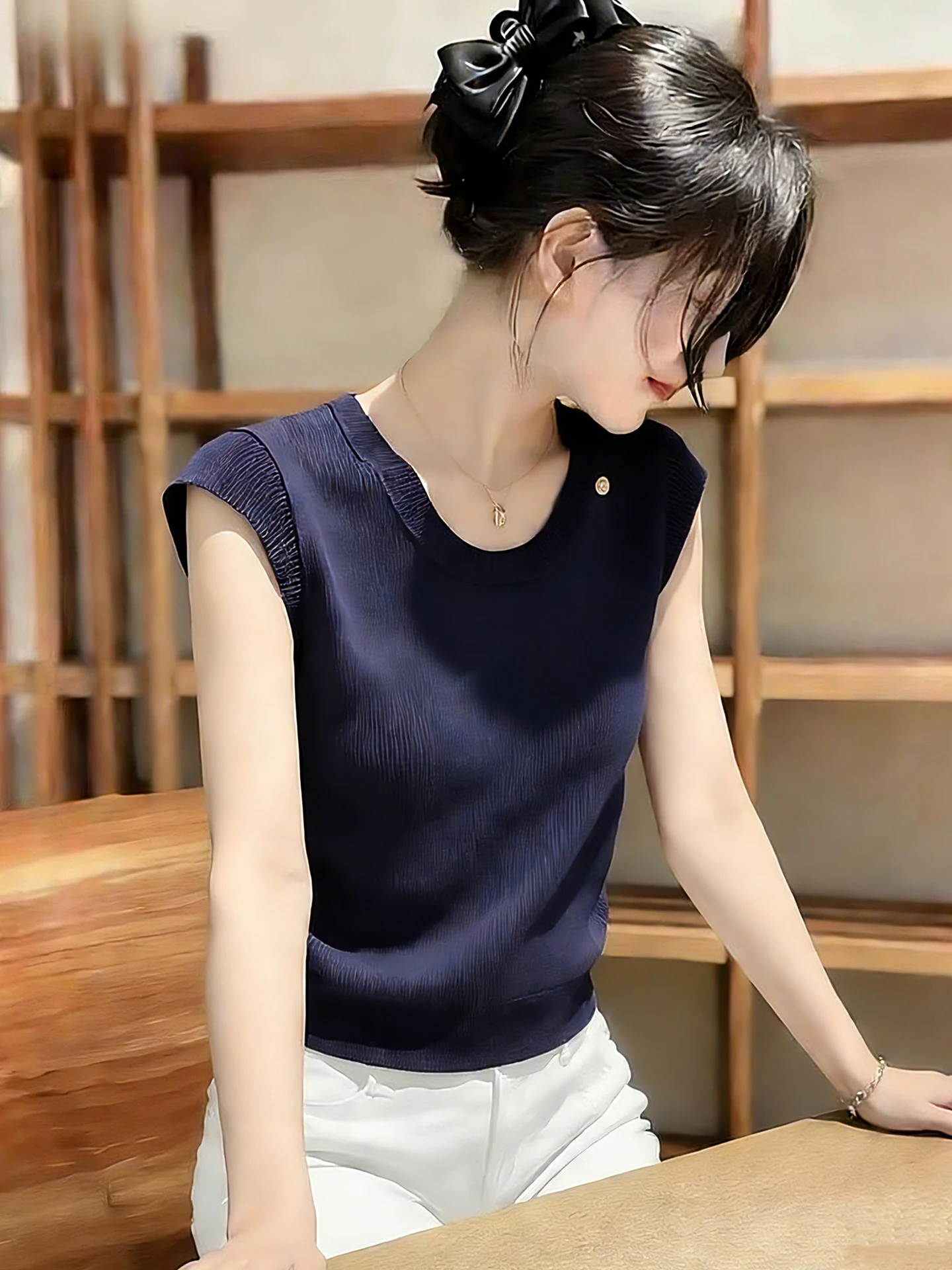 

Elegant Knitted Sleeveless round Neck Vest Fashionable Slimming Spring Summer Trendy Ageless Shoulder Baring Top for Women