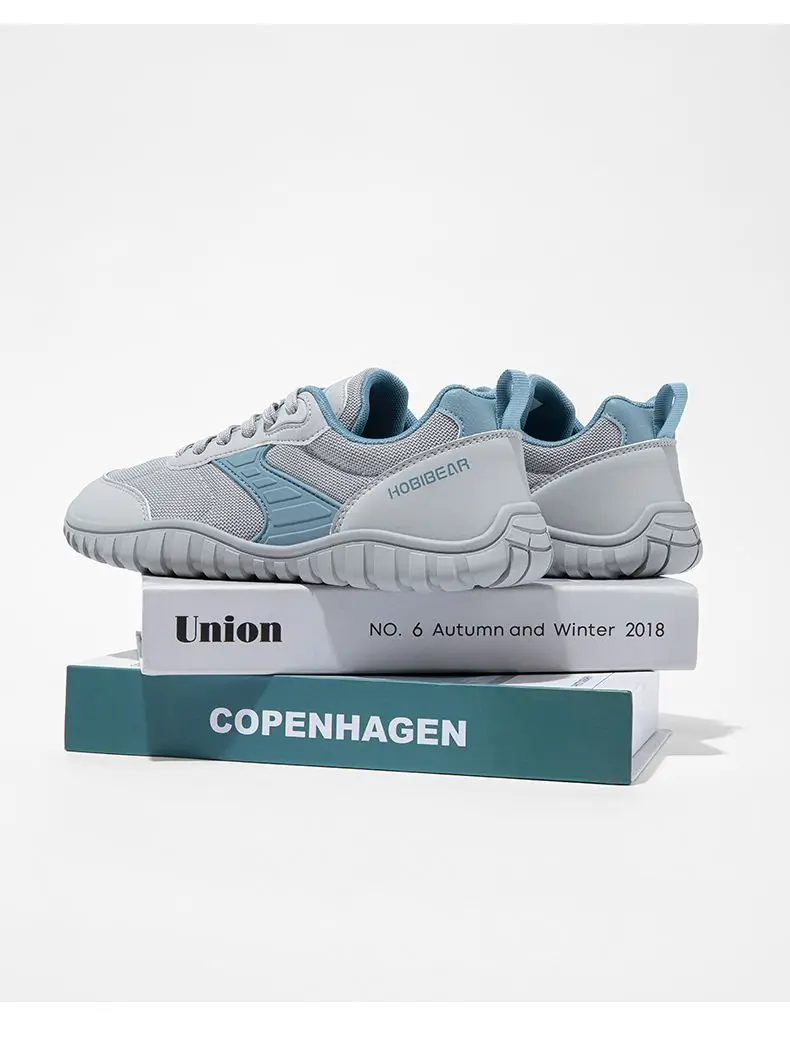 

Minimalist Wide Toe Lace Up Lightweight Breathable Walking Shoes Men's Women's Faux Leather Running Sneakers