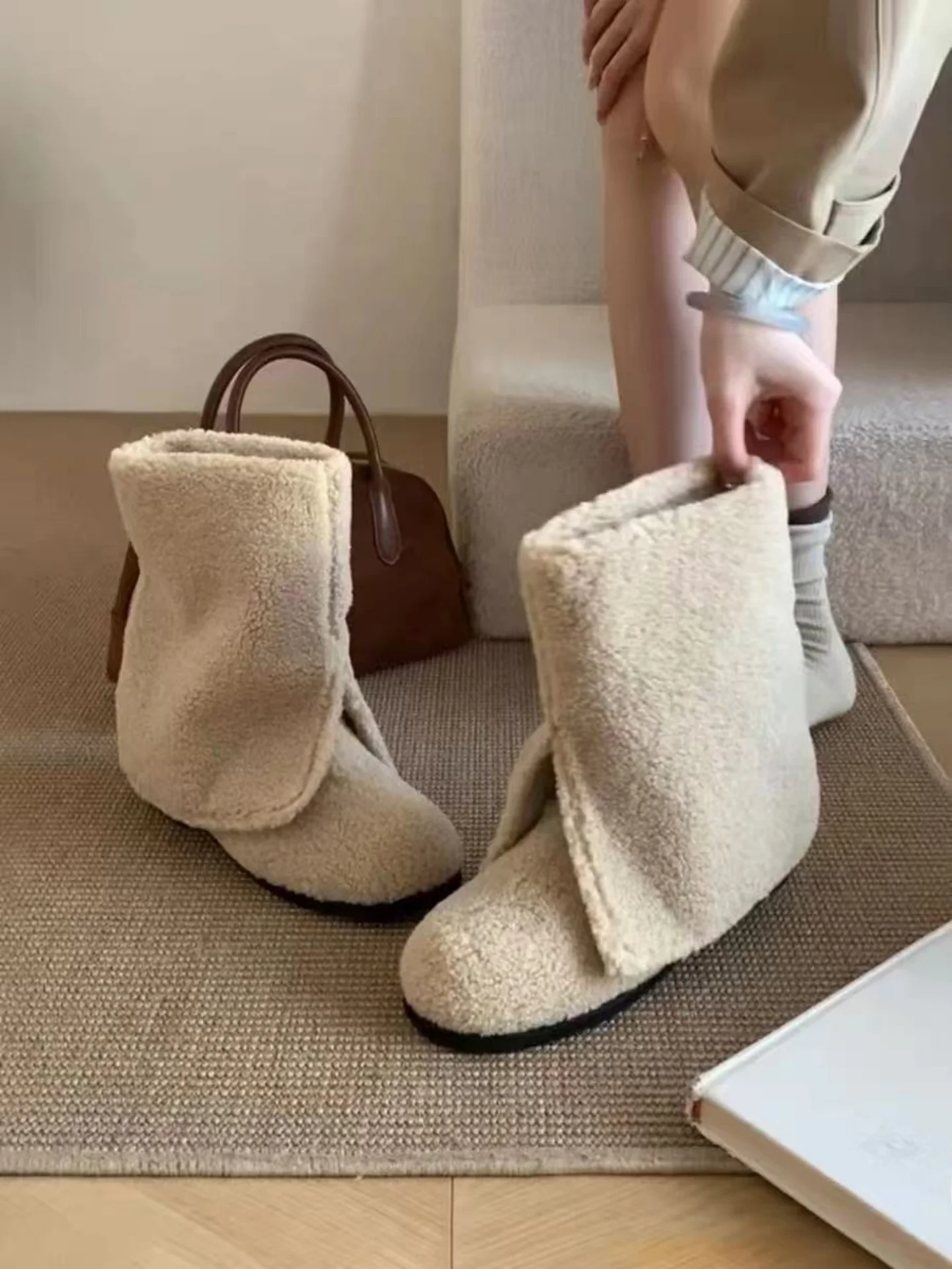 

Women's Fleece Lined round Toe Booties Korean Style Mid-Calf Snow Boots Warm Cotton Shoes for Daily Wear And Snowy Seasons