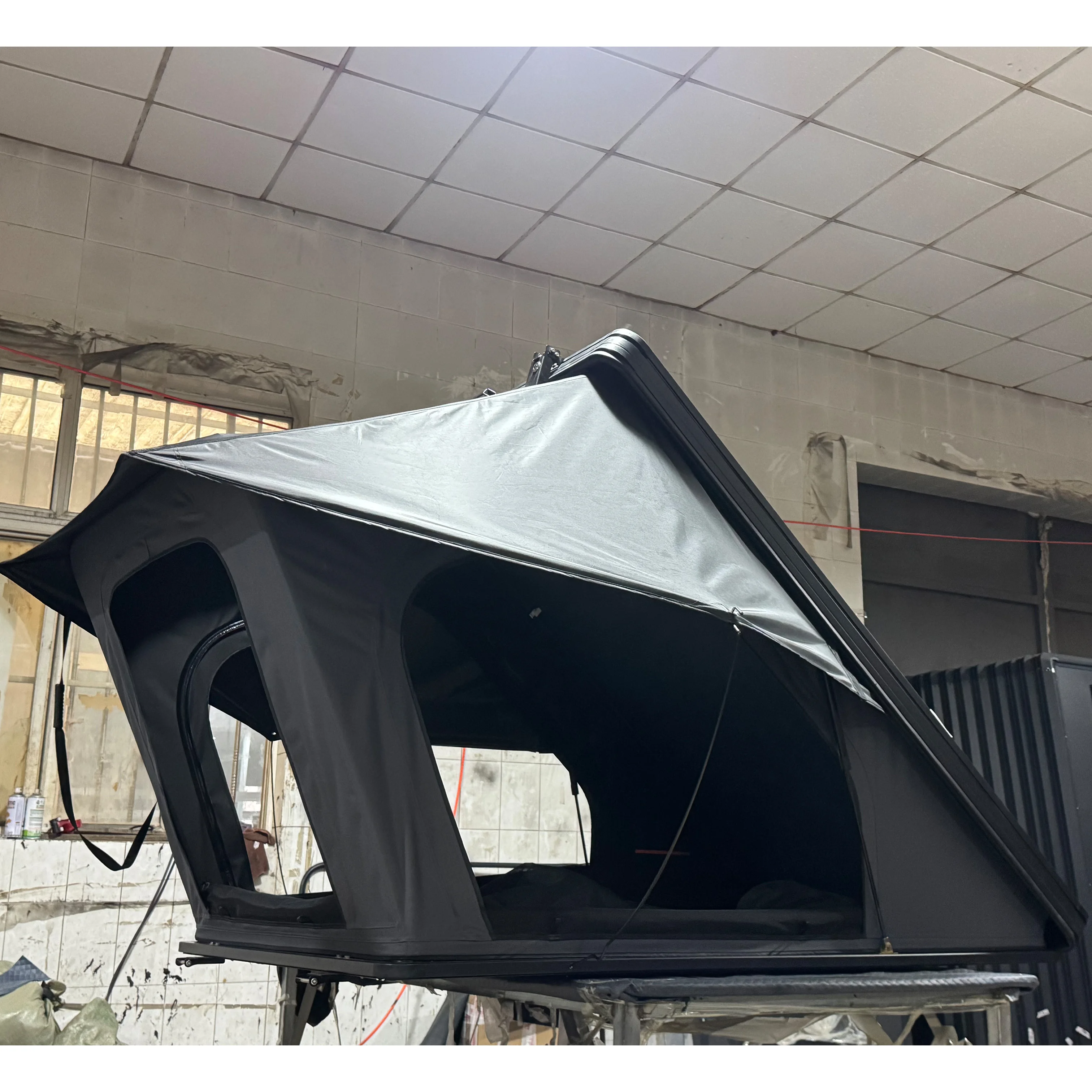 

2025 Factory RTT 3-4 Person Camping Pop-Up Triangle Car Rooftop Tent Clamshell Roof Top Tent with Solar