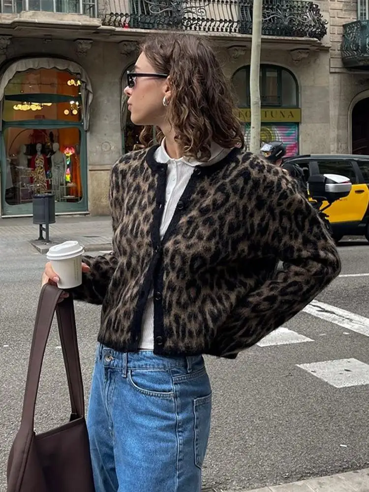 New Fashion Knitted Leopard Print Women's Cardigan Korean Retro Long Sleeved Round Neck Single Breasted Short Casual Sweater