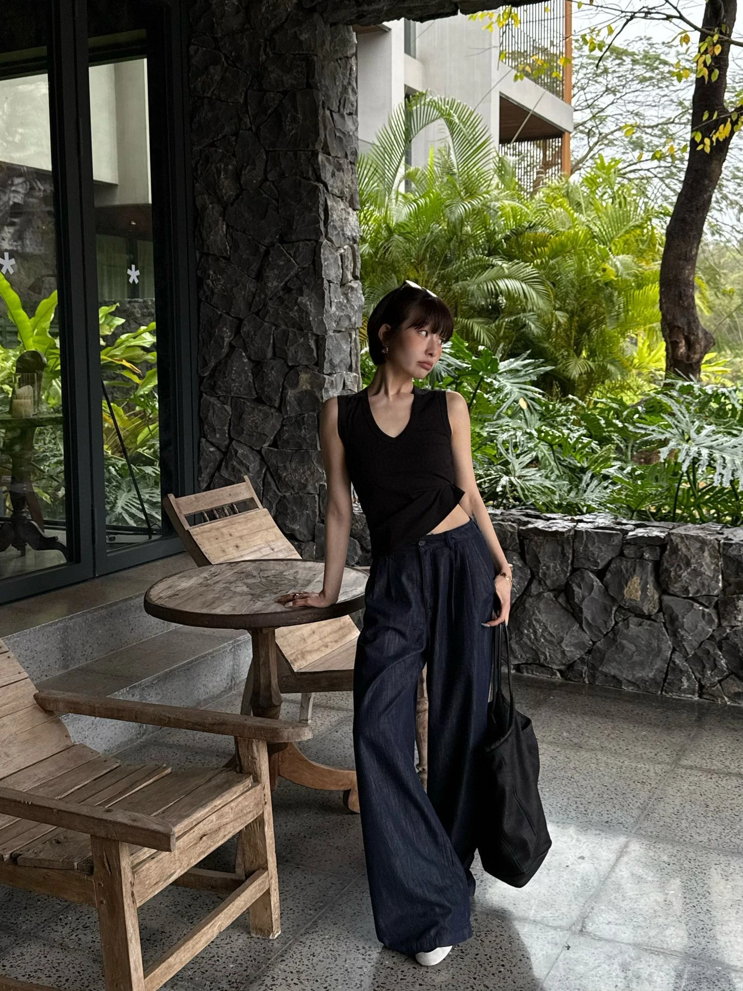 

Американские джинсы Old Money в стиле широких брюк из денима, хлопка и льна, с высокой талией, на пуговицах, для повседневной носки, от Waed Monkey Studio, Нью-Йорк.