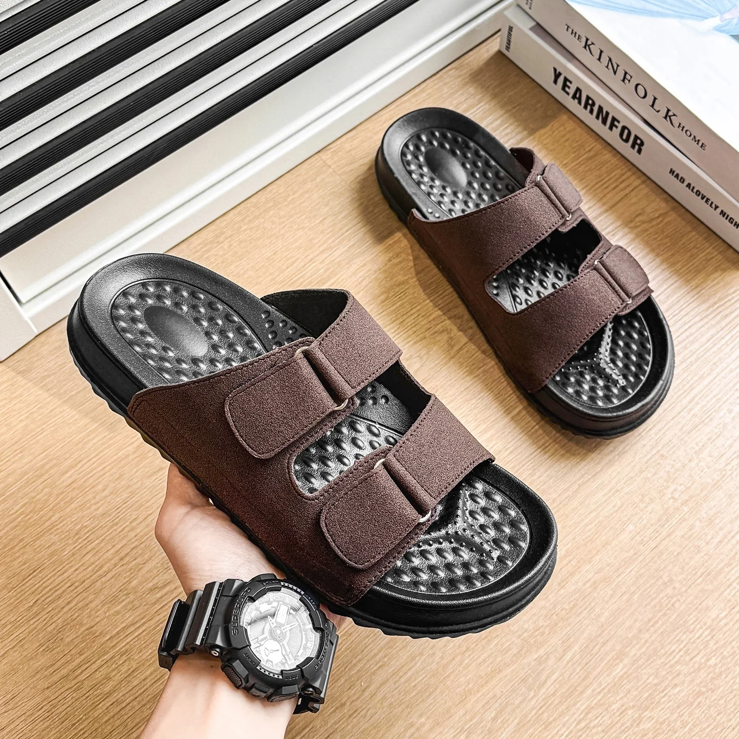 

New Men's Slippers Massage Soft Slides Thick Sole Sandals Non-Slip Bathroom Slippers Lightweight Summer Outdoor Beach Sandals