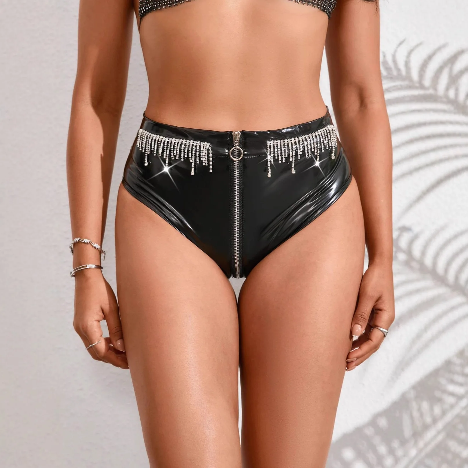 

Осенние новые женские сексуальные шорты из искусственной кожи с высокой талией и бахромой, модные шорты на молнии для ночного клуба