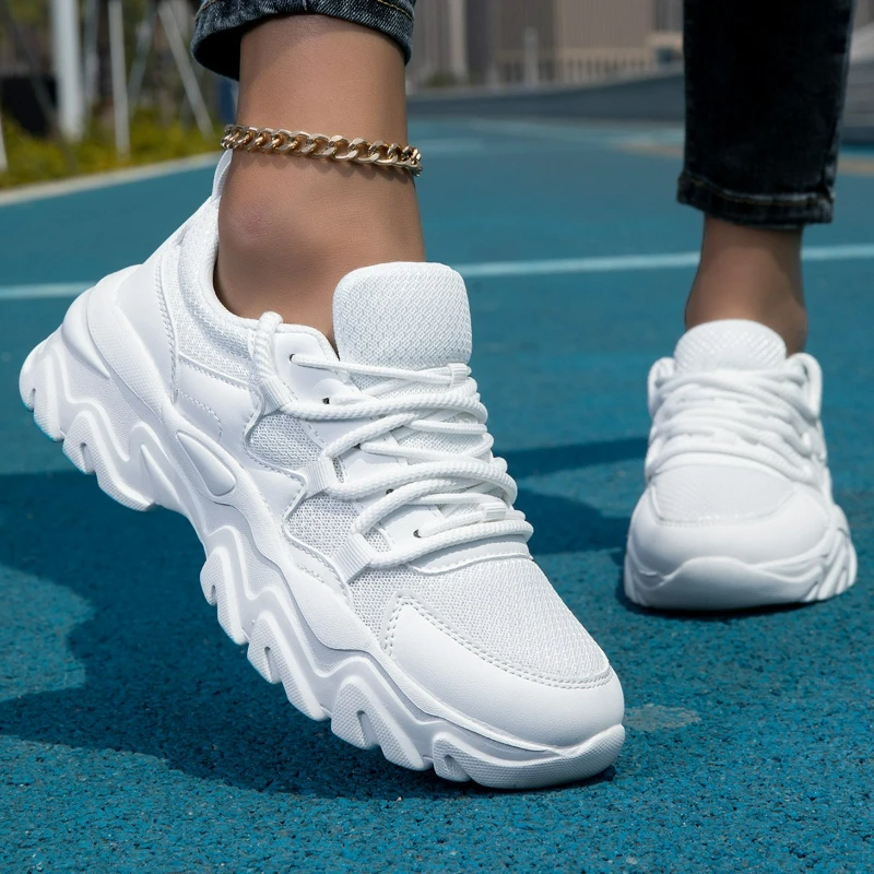 2026 Neue Damen Freizeitschuhe mit Dicker Sohle Modische Sneaker für Frauen Trendige Atmungsaktive Mesh-Sportschuhe Tennis-Trainer