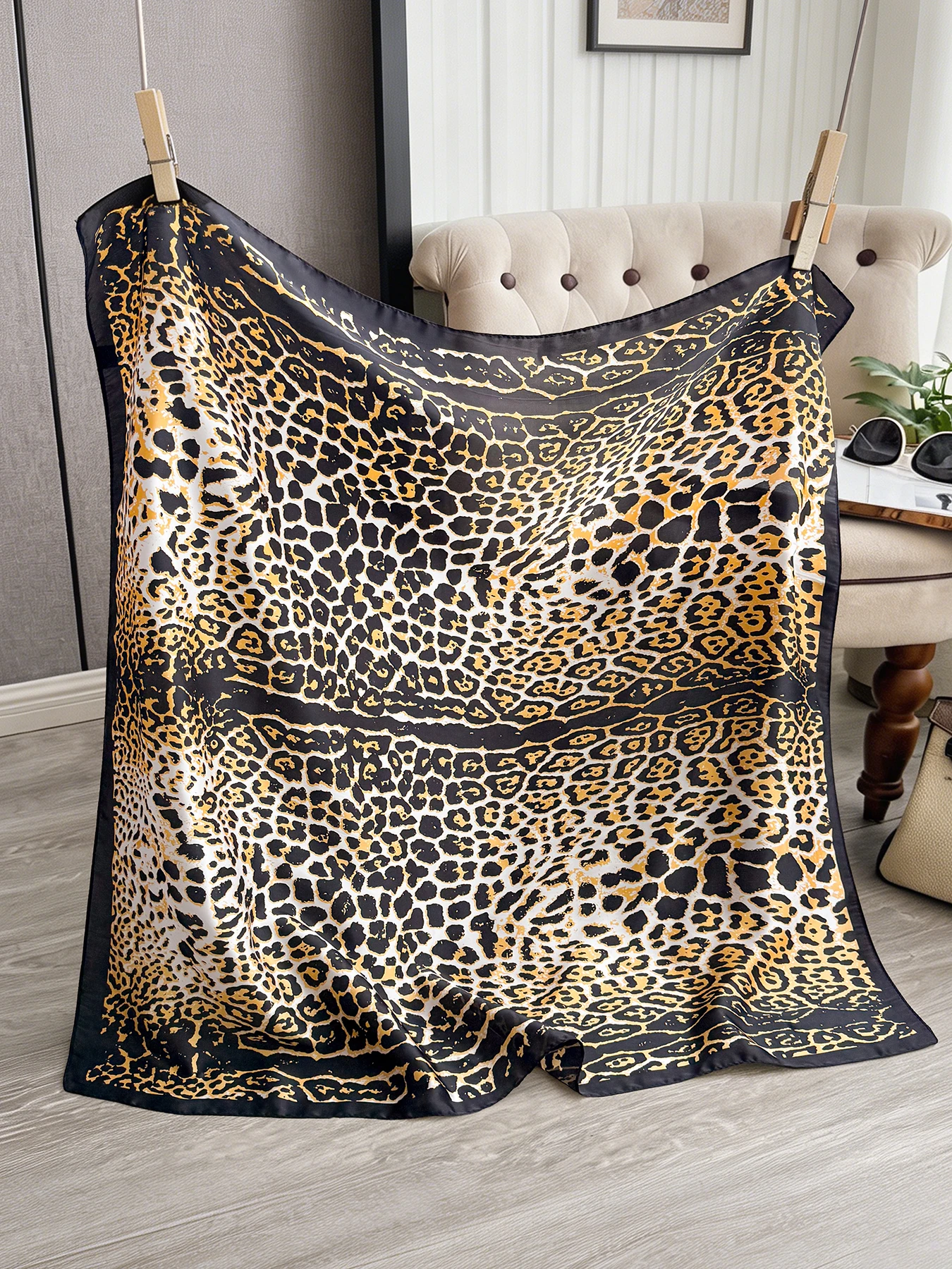Leopard Print 90cm Square Silk - Scarf Silk Square 评论和价格