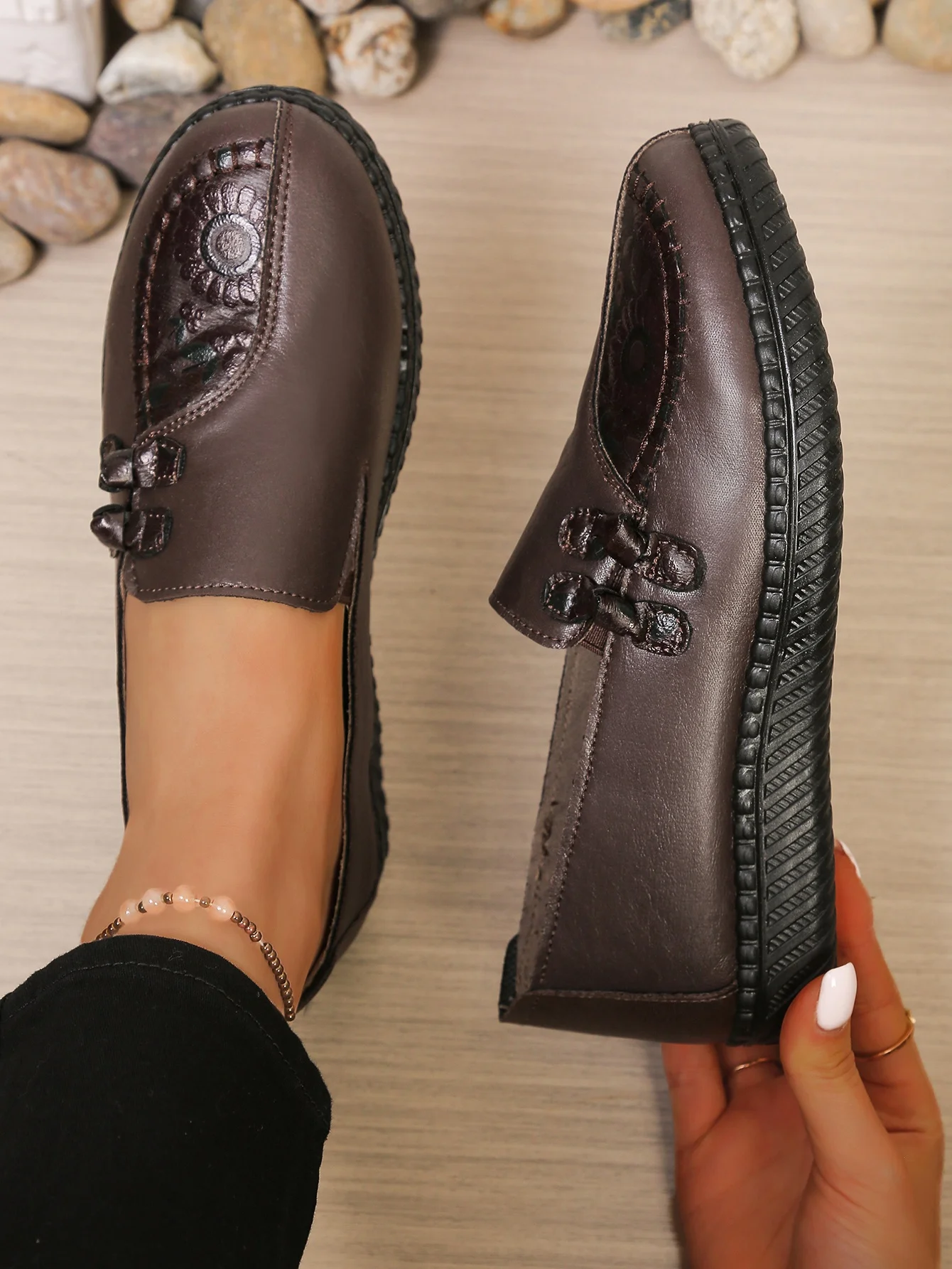 Damen-Loafer mit chinesischem Knoten, Slipper mit Blumenmuster, bequeme, rutschfeste PU-Sohle, lässige Alltagsschuhe für ältere Mütter – Detail 29