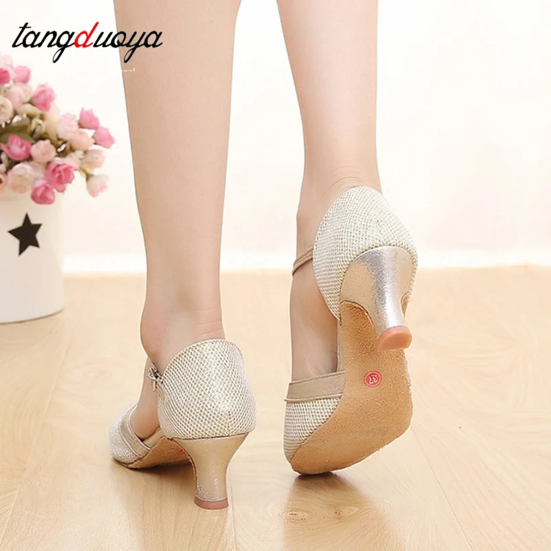 

Новая обувь для латинских танцев, женская обувь для сальсы, танго, бальных вечеринок, туфли на высоком каблуке золотого, серебряного цвета, летняя женская обувь с закрытым носком, танцевальная обувь