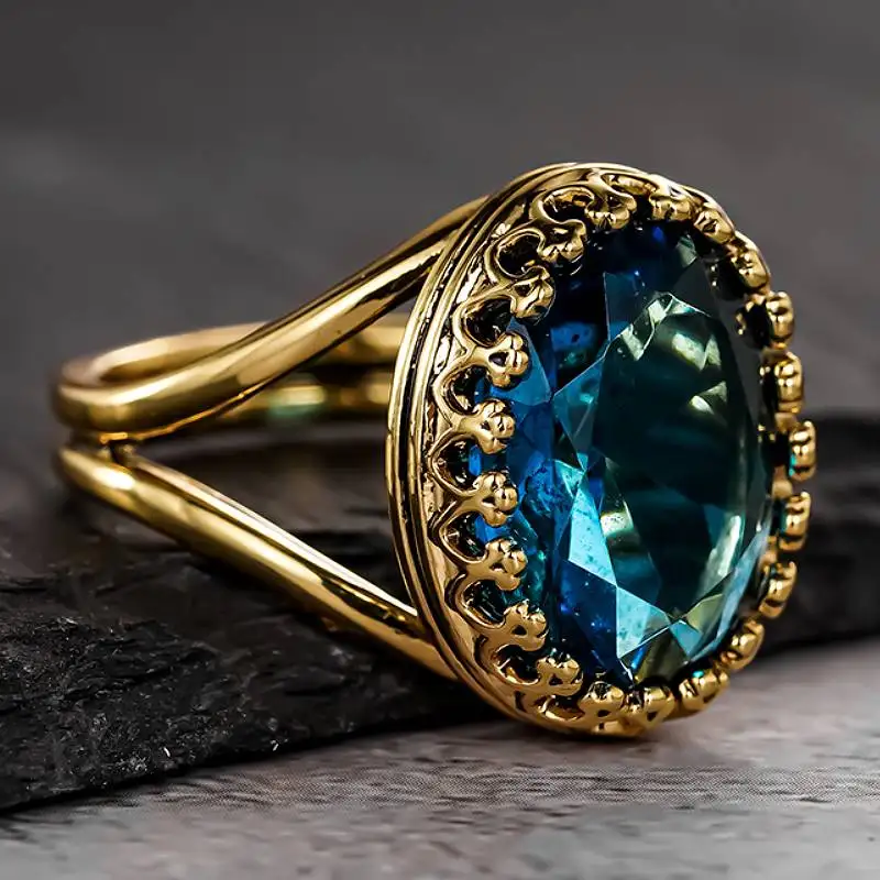 Huitan Luxuriöser goldfarbener Damenring mit glänzendem ovalem blauen CZ, eleganter Hochzeitsschmuck für Damen, klassisches Accessoire für eine charmante Party